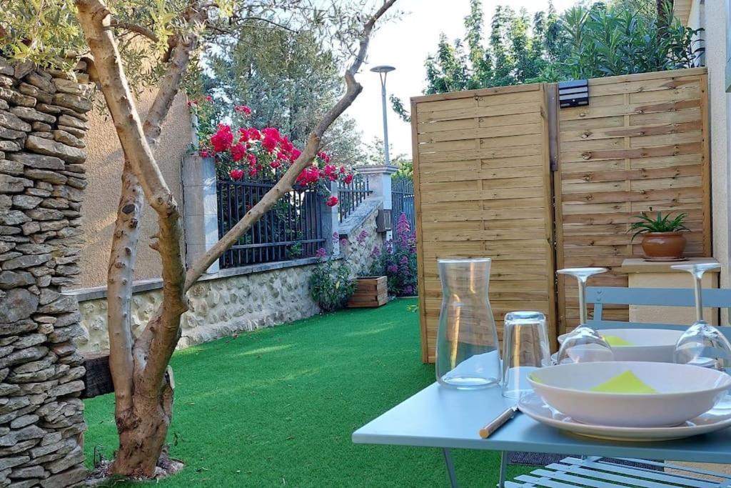 Gite De L'Olivier, Classe, Climatise, Jardin Avec Parking Gratuit Devant Le Logement Et A 5 Minutes Du Centre-Ville A Pied L'Isle-sur-la-Sorgue Bagian luar foto